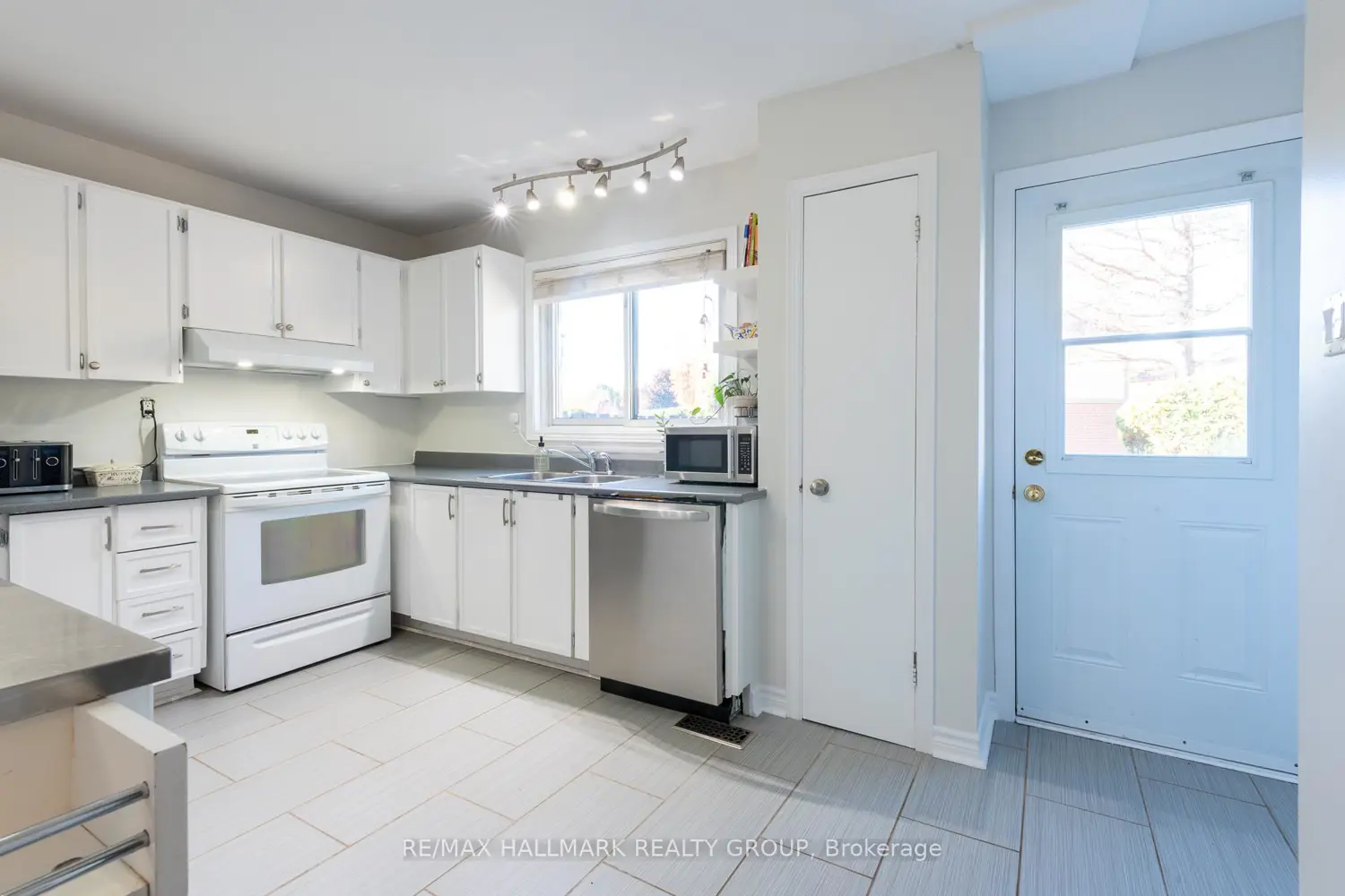 Additional image 7 of 55E Foxfield Drive