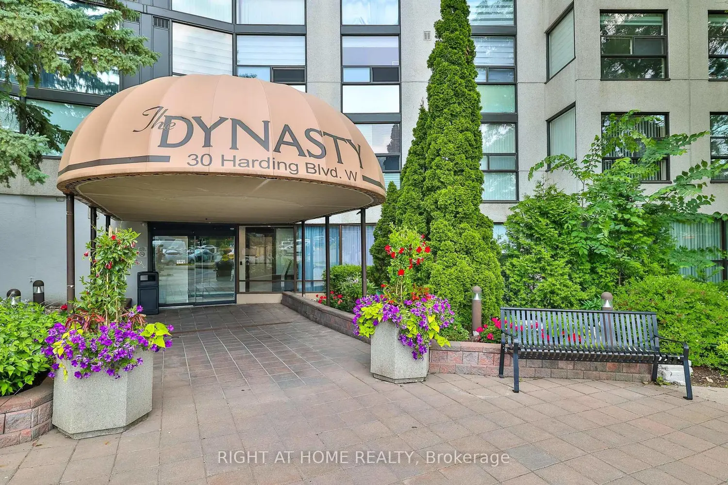 30 Harding Boulevard 802