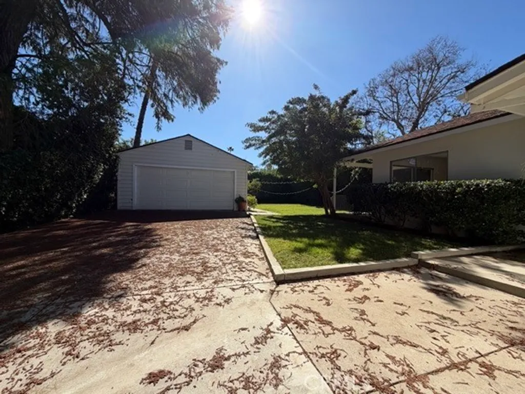 15440 Dickens St, Sherman Oaks, CA 91403
