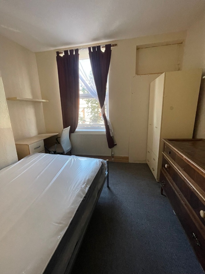 Additional image 2 of Room in a Shared House, Brudenell View, LS6, LS6 1HD