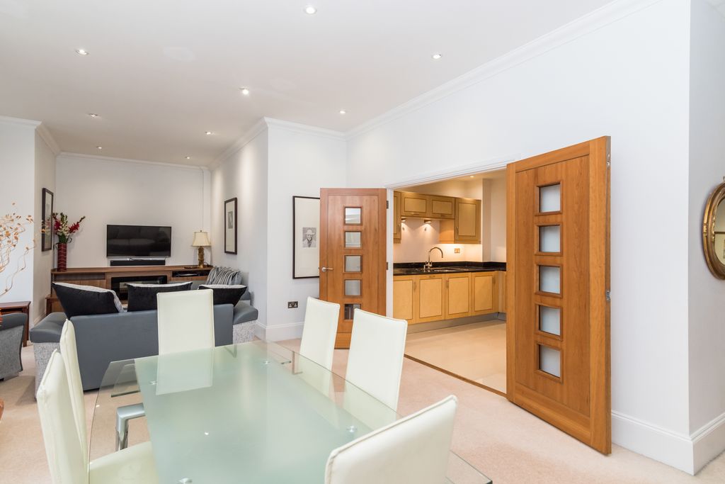 Additional image 5 of 3 bed flat for saleApartment 8, Royal Court Apartments, 60 - 66 Lichfield Road, Sutton Coldfield B74
