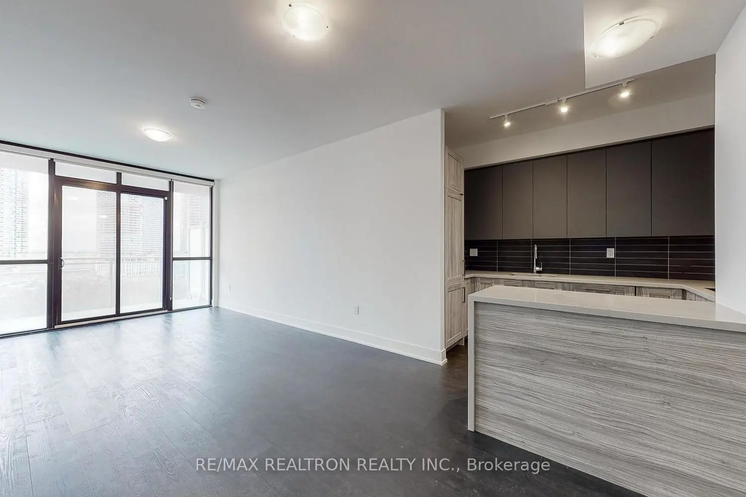 Additional image 7 of 2916 Highway 7 Road 904