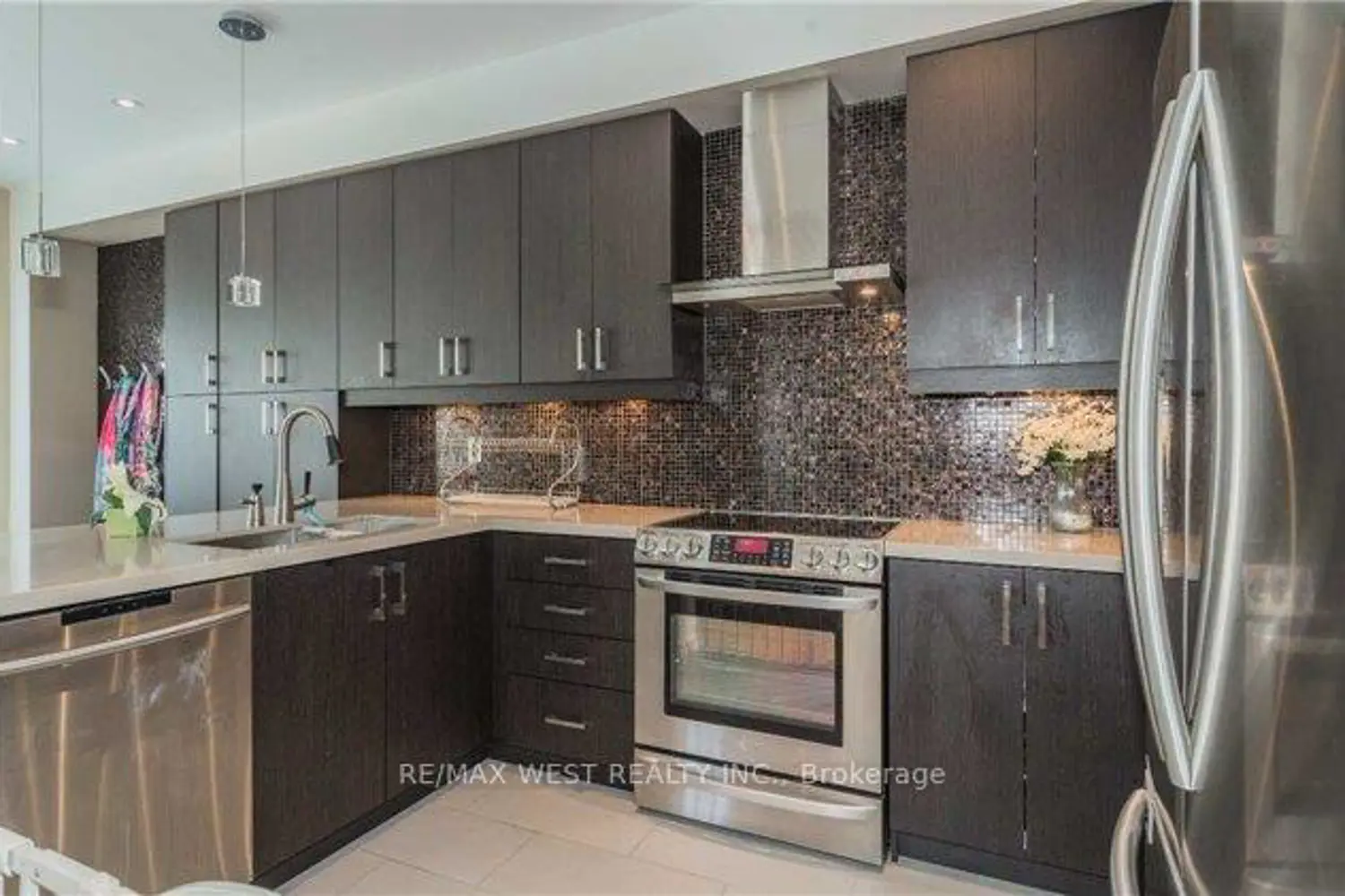 Additional image 8 of 11 Dancer's Drive