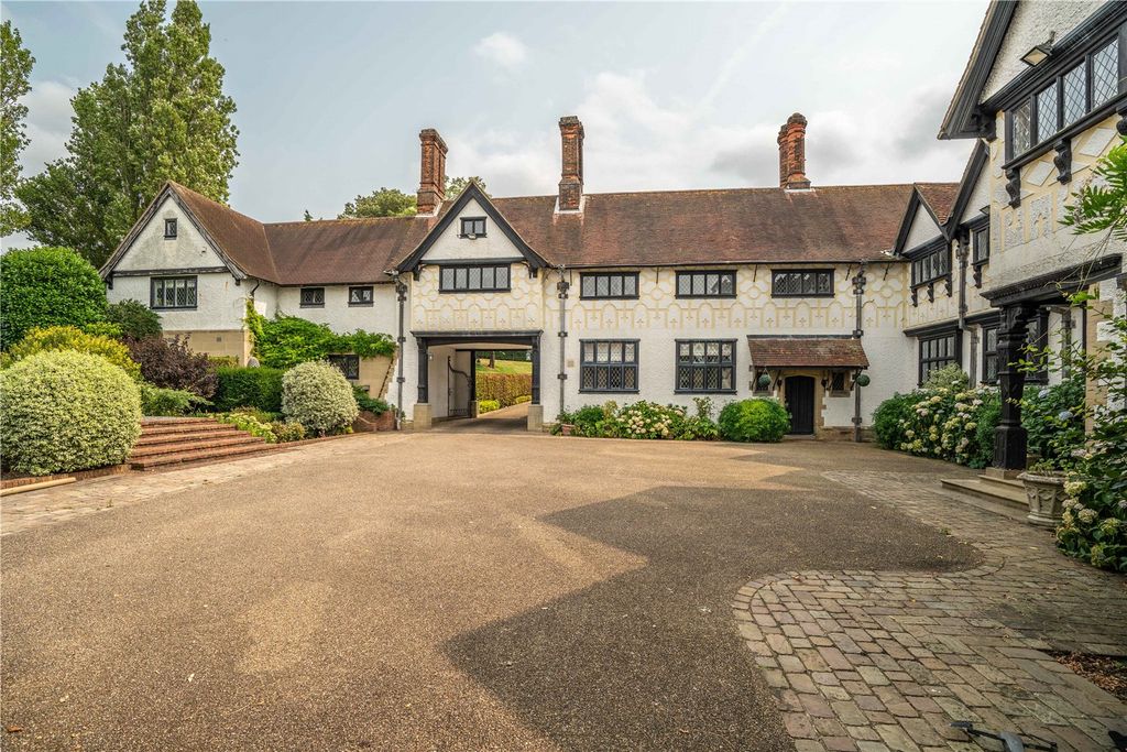 6 bed detached house for saleCopped Hall, Epping, Essex CM16 photo 4