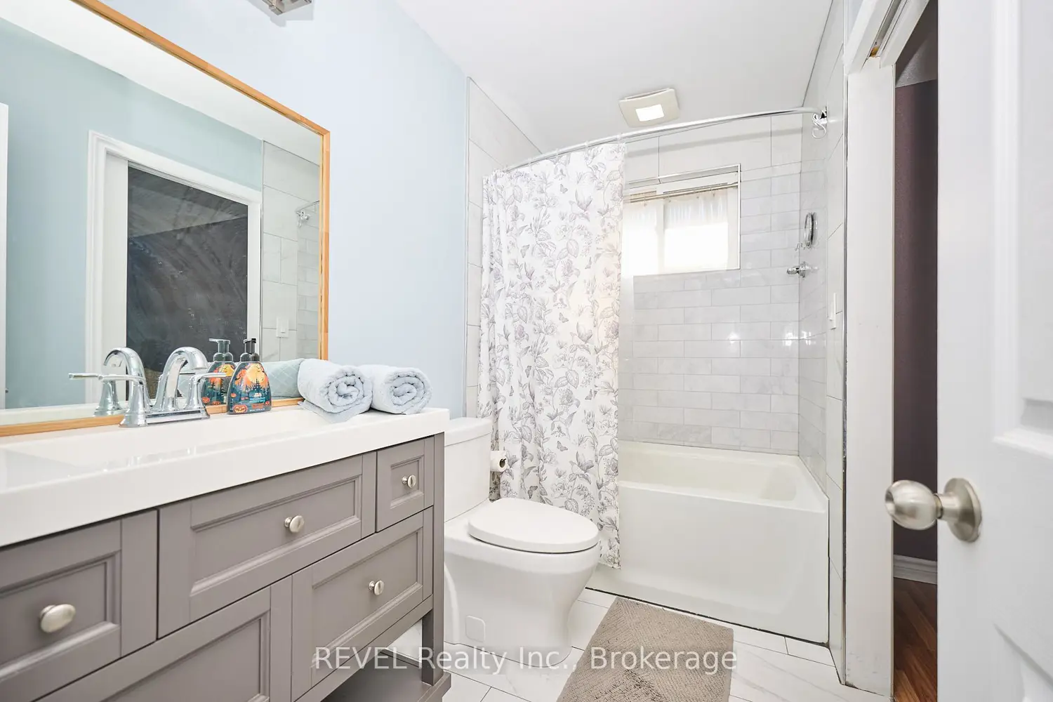 Additional image 3 of 2989 Loyalist Avenue