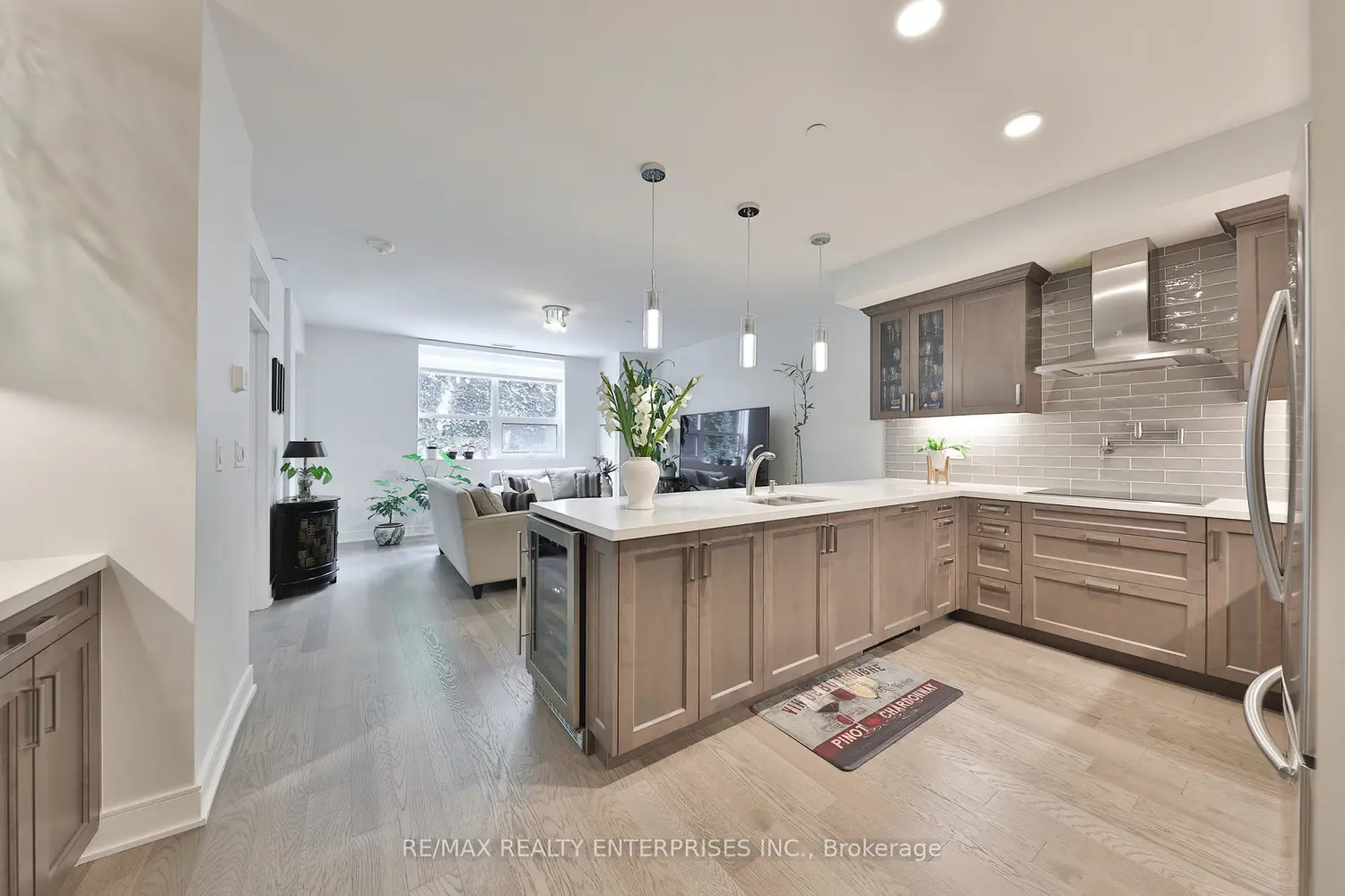 Additional image 5 of 1575 Lakeshore Road Gr17