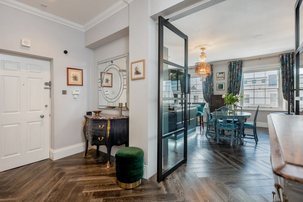 Additional image 7 of 2 bed flat for saleWilliam House 3 Parade, Leamington Spa, Warwickshire CV32