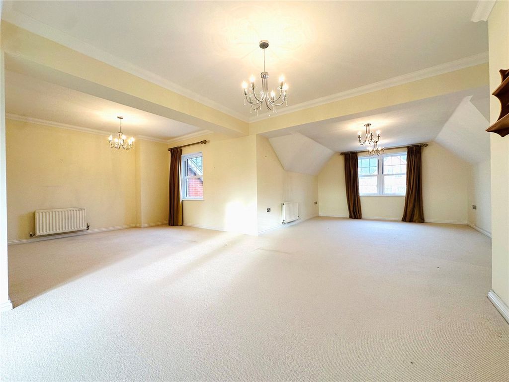 2 bed flat for saleWestlecot House, Westlecot Road, Swindon SN1 photo 2