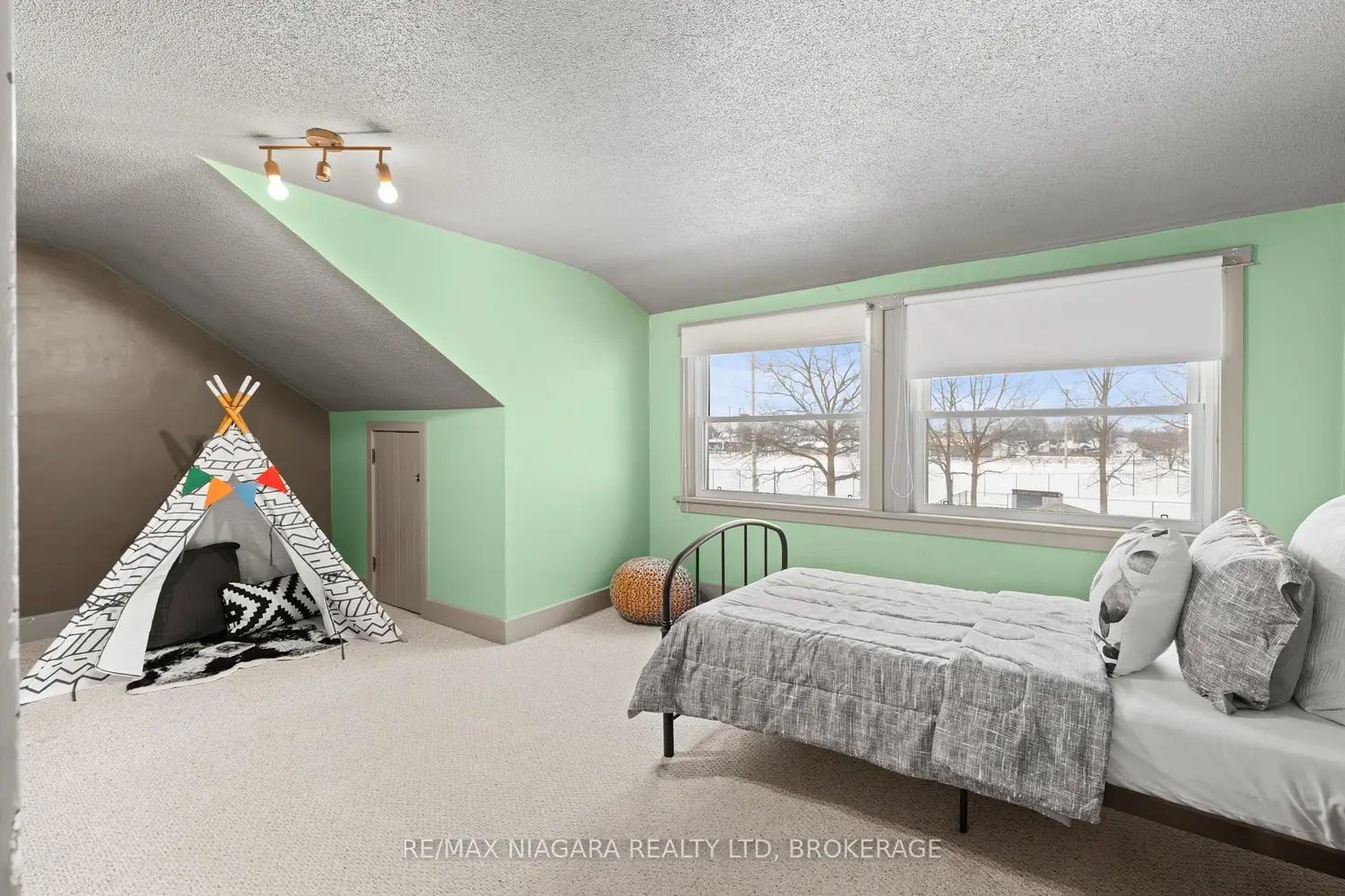 Additional image 9 of 401 Fielden Avenue