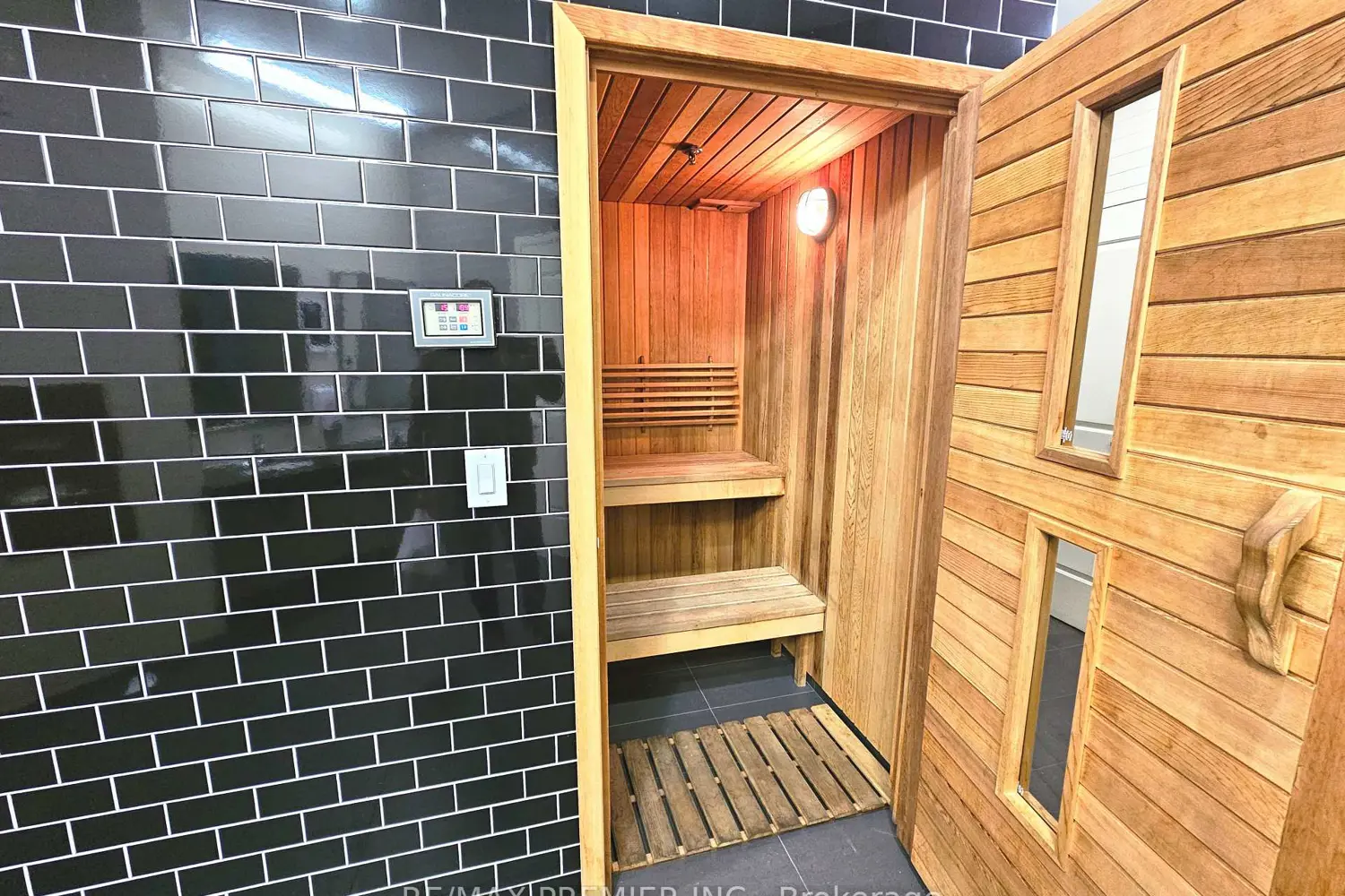 Additional image 18 of 12 Woodstream Boulevard 919