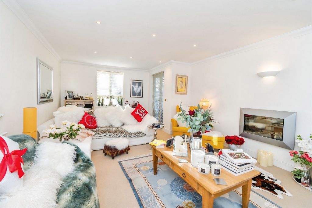 2 bed flat for saleProvidence Park, Southampton SO16 photo 2