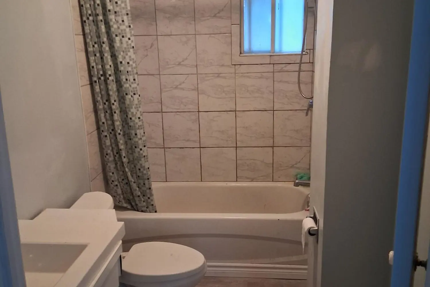 633 Kingsway photo 3