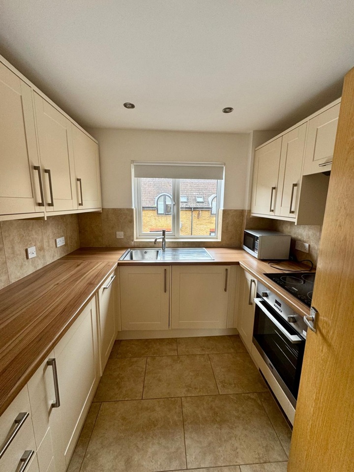 2 Bed Flat, Kennet St, E1W, N1 7GU