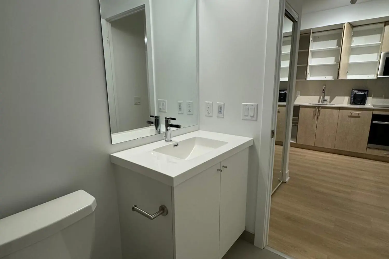 Additional image 4 of 2545 Simcoe Street 338