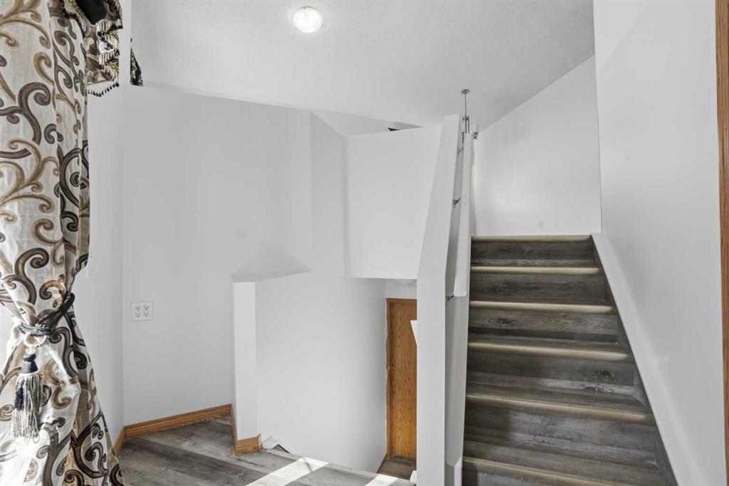 Additional image 3 of 523 Martindale Drive NE, Calgary, AB, T3J 4W3