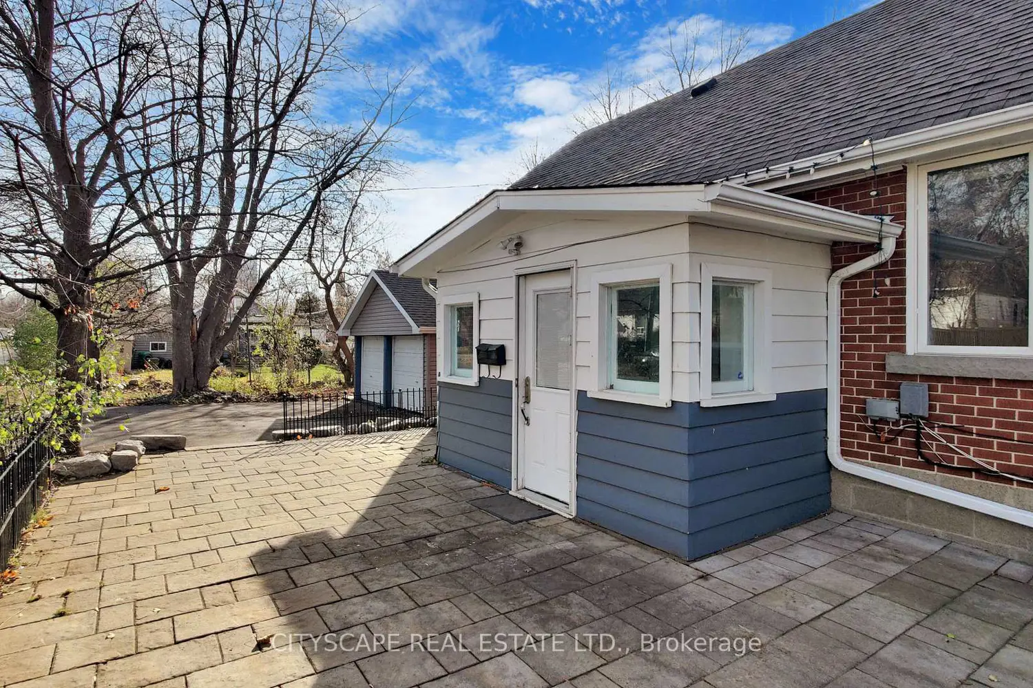 Additional image 3 of 39 Woodward Avenue