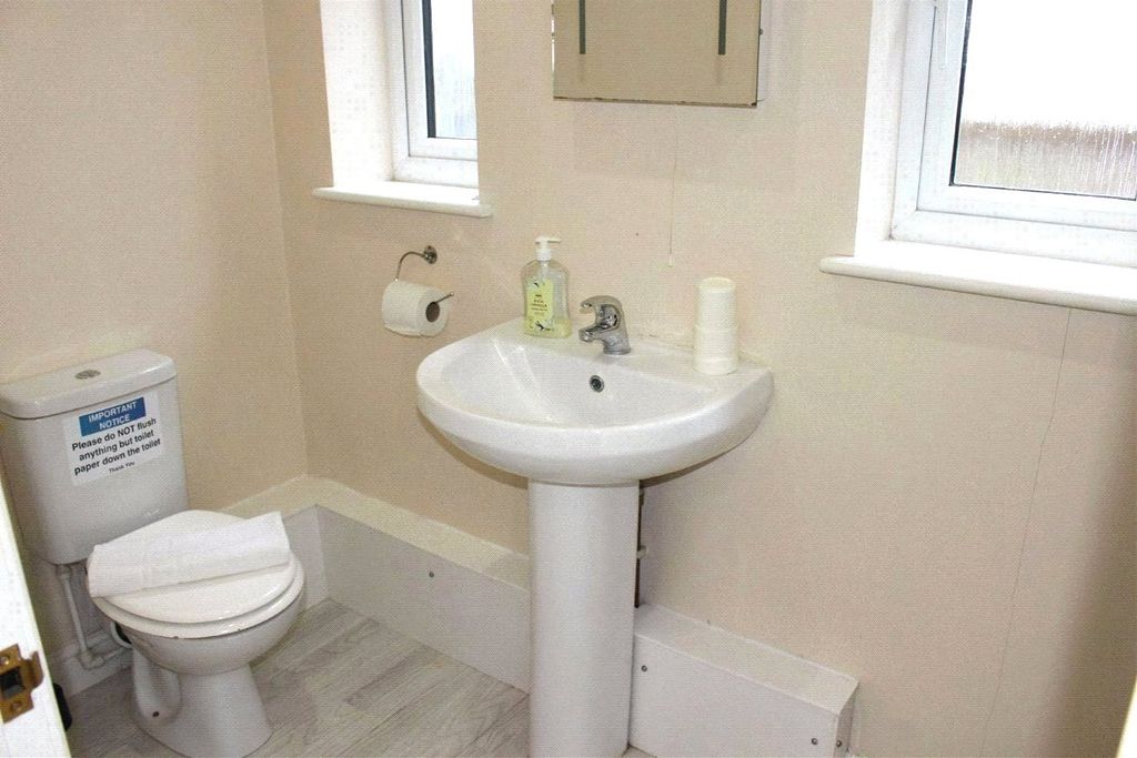 Additional image 5 of 2 bed flat for saleApt 5 (19) Coastal View, Pendine, Carmarthen SA33