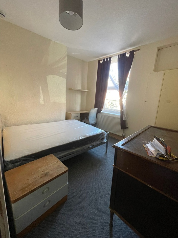 Additional image 14 of Room in a Shared House, Brudenell View, LS6, LS6 1HD