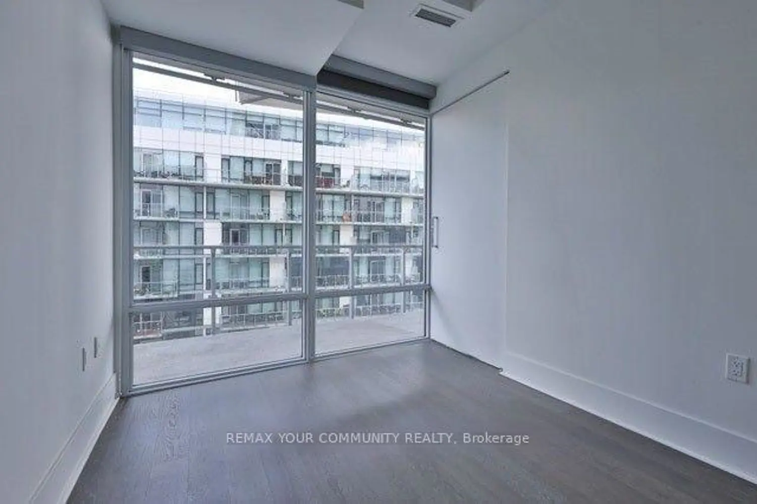 Additional image 14 of 29 Queens Quay 918