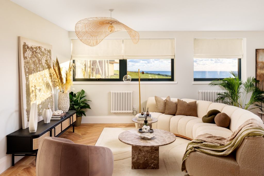 3 bed flat for saleThe Cliffs, Greenways, Ovingdean, Brighton, East Sussex BN2 photo 4