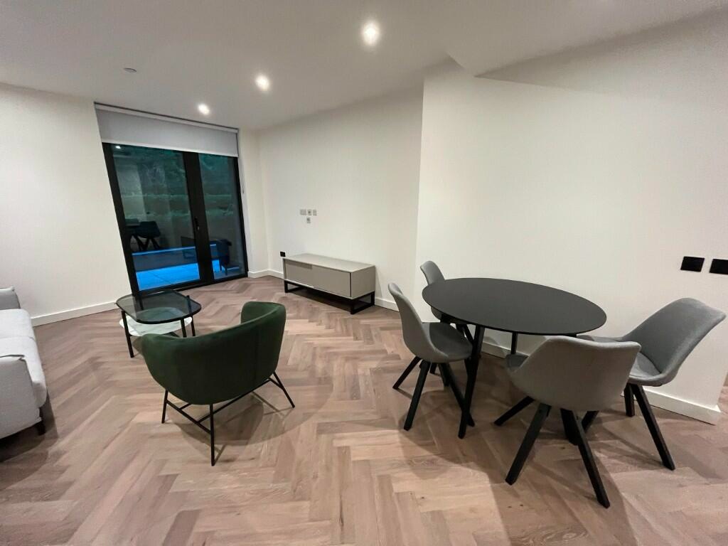 2 Bed Flat, Merino Gardens, E1W, N1 7GU