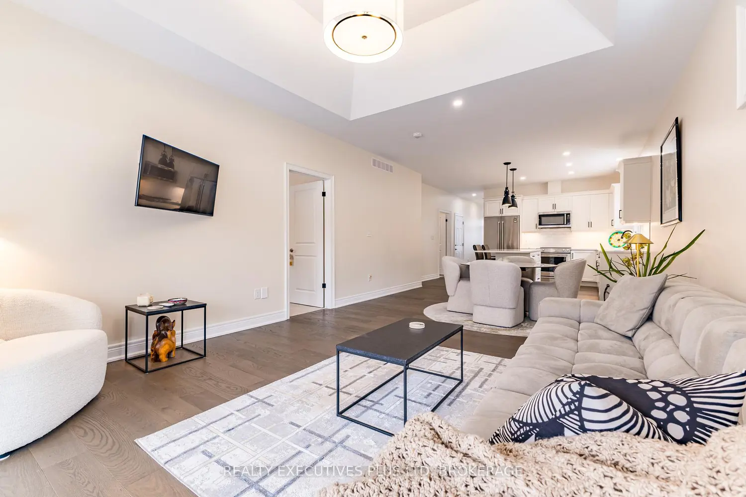 Additional image 14 of 504 Royal Ridge Court