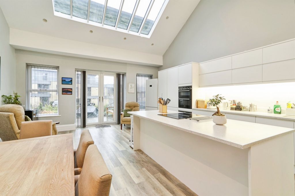 Additional image 5 of 3 bed flat for saleSpenfield Court, Leeds LS16