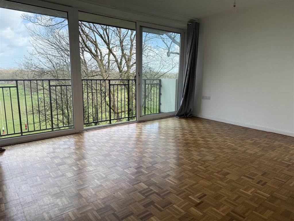 2 bed flat for saleThe Mount, Cardiff Road, Llandaff CF5 photo 2