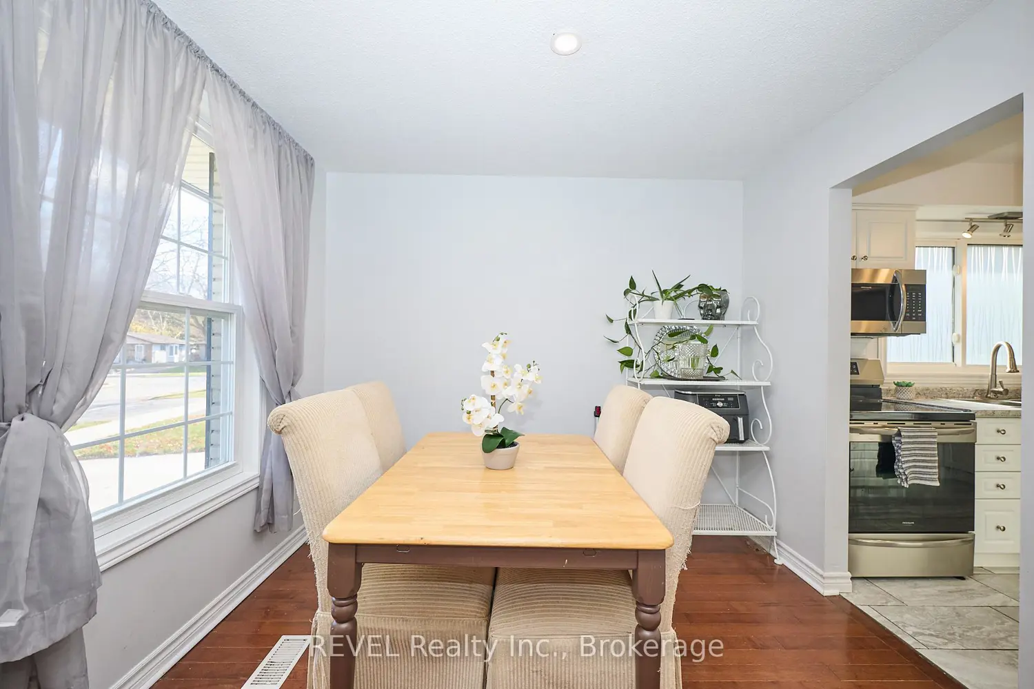 Additional image 2 of 2989 Loyalist Avenue