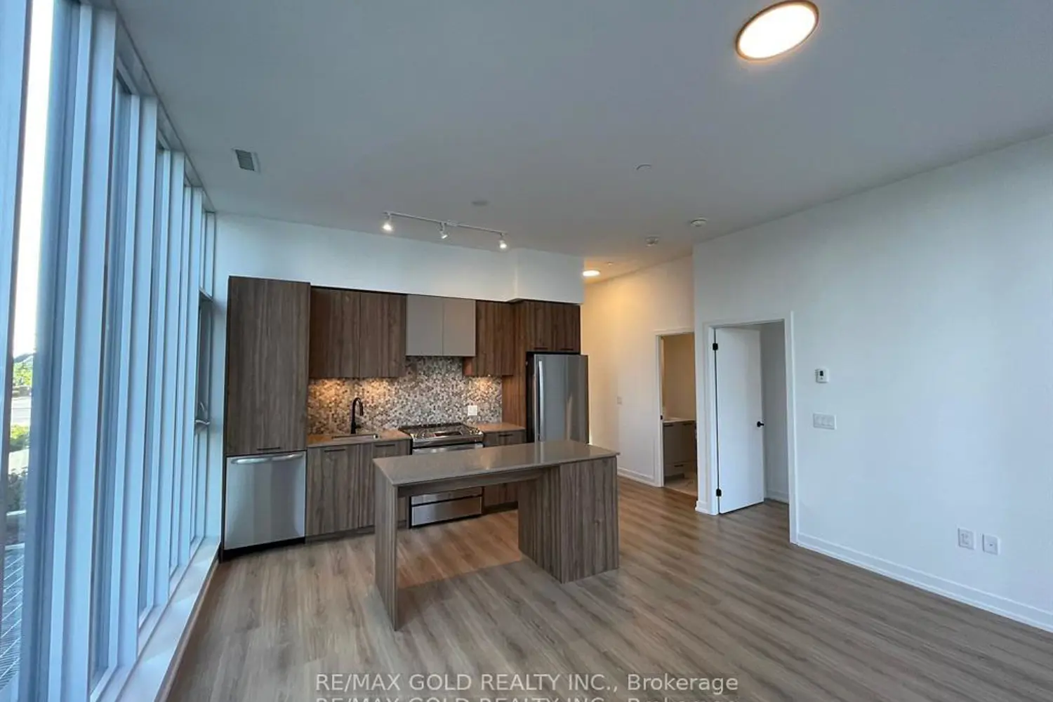 Additional image 2 of 10 Lagerfeld Drive 104