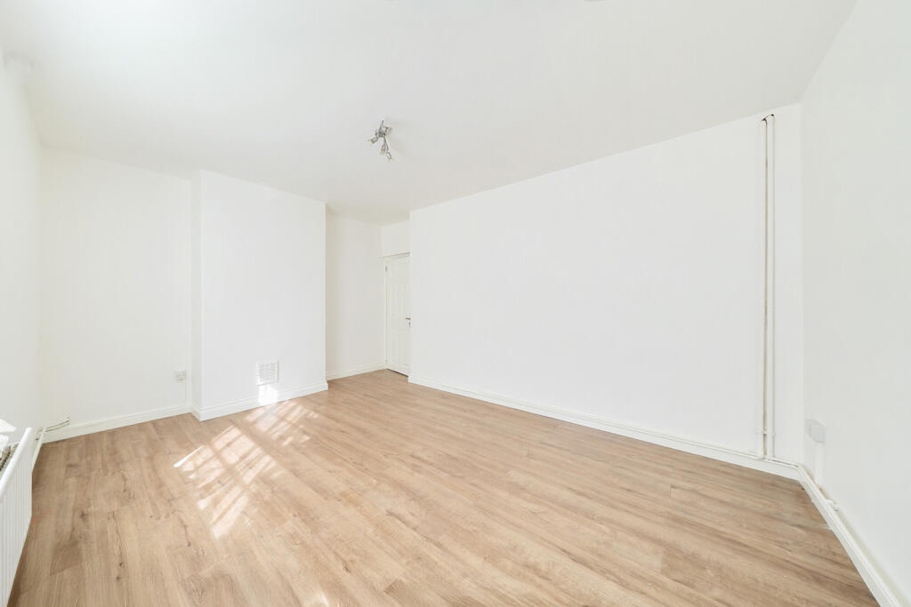 Additional image 4 of Room in a Shared Flat, Greystoke House, SE15, N1 7GU