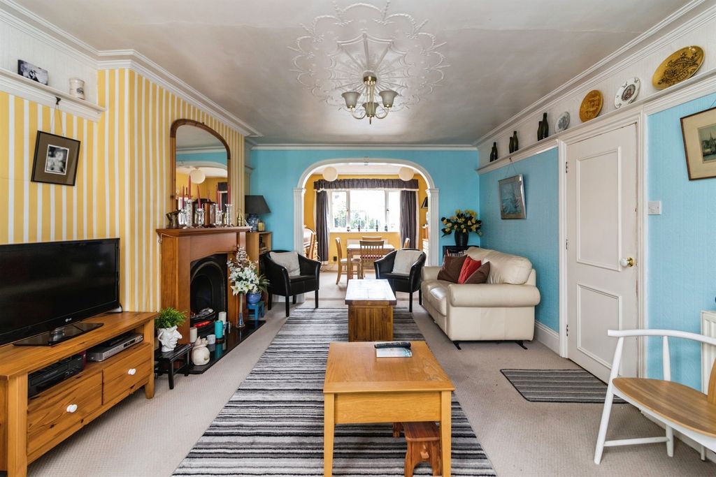 Additional image 4 of 2 bed flat for salePakefield Street, Lowestoft NR33