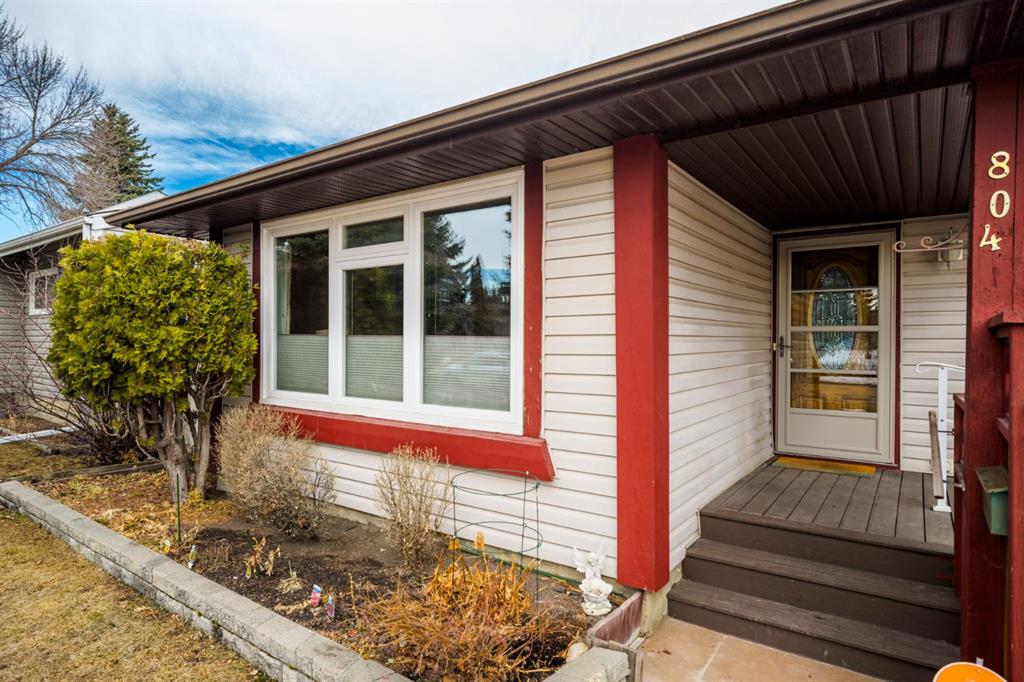 Additional image 4 of 804 Queensland Drive SE, Calgary, AB, T2J 4T1