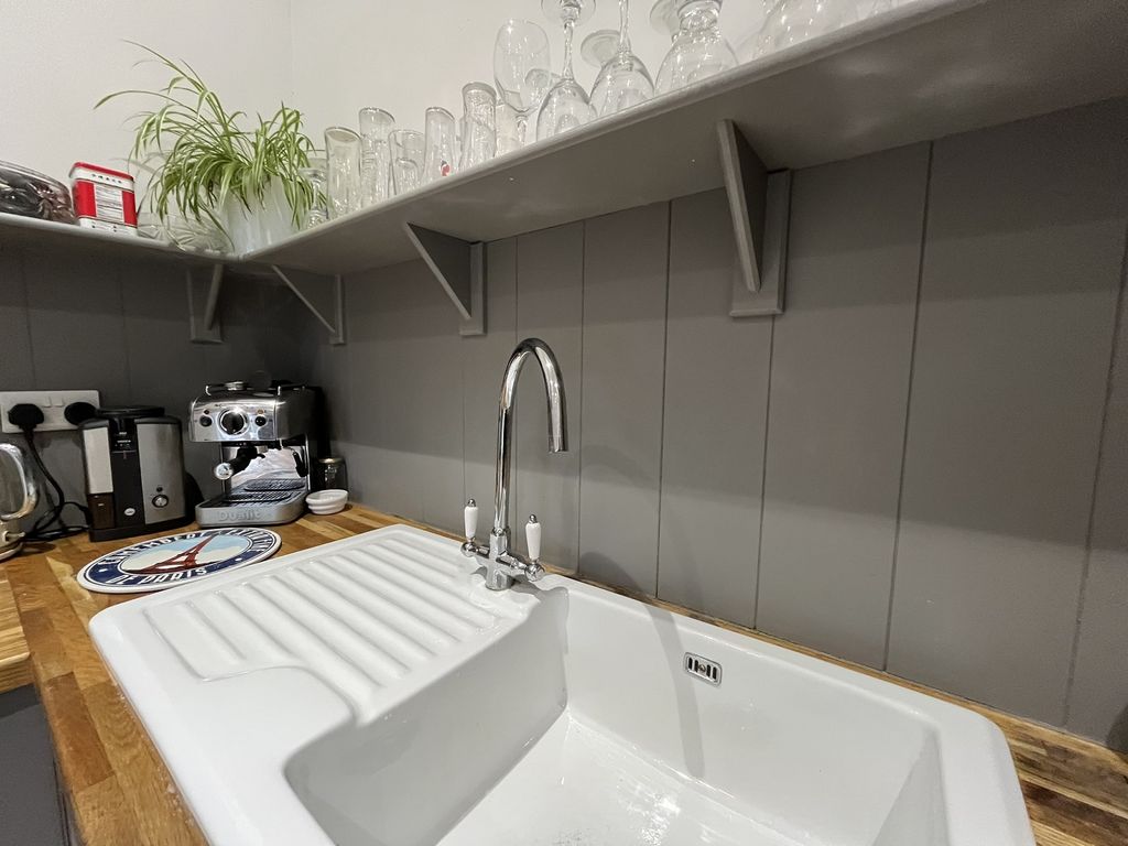 Additional image 4 of 2 bed flat for salePenrhiw 15 Carmarthen Street, Llandeilo, Carmarthenshire. SA19