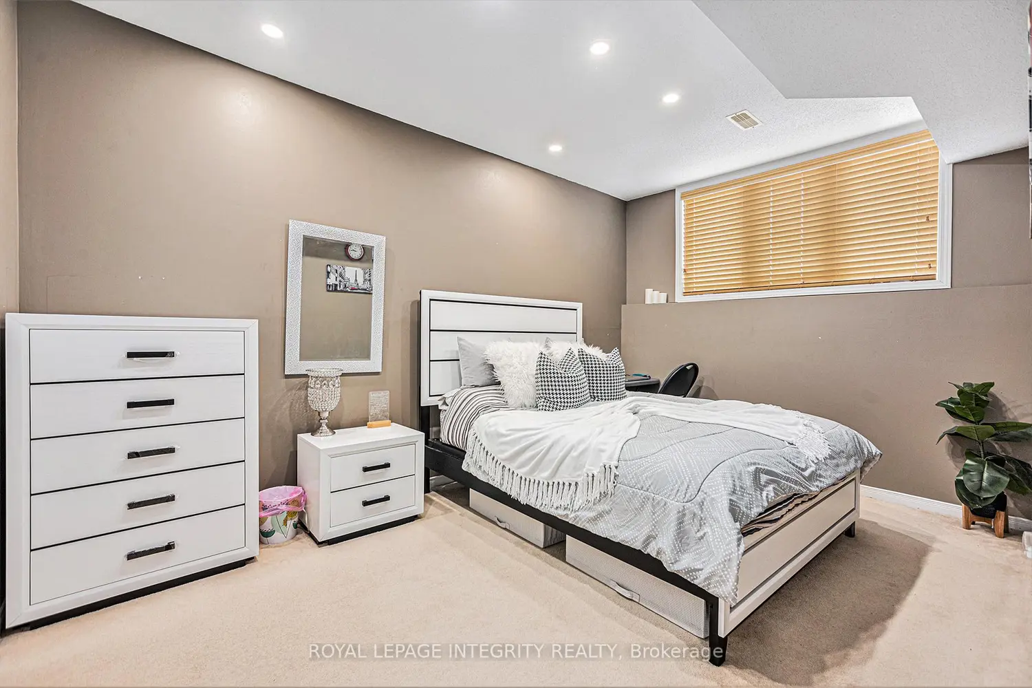 Additional image 14 of 1512 Walkley Road 42