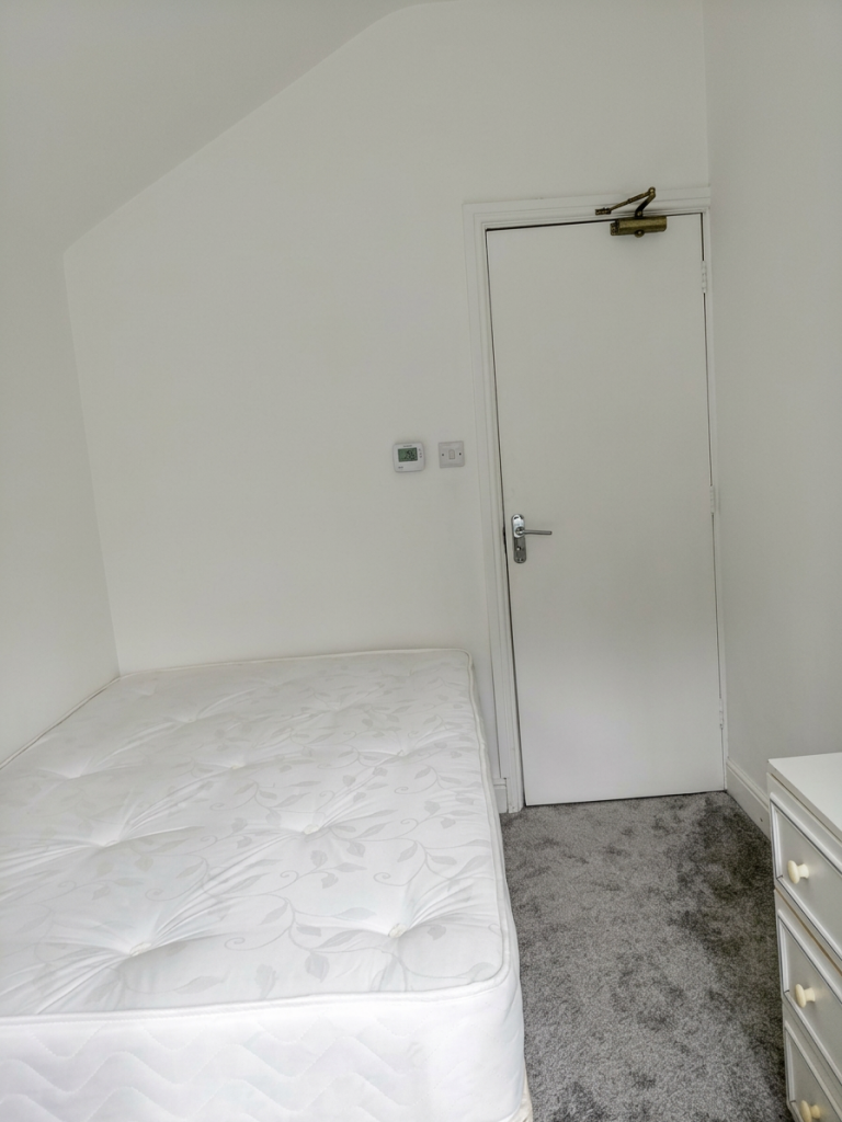 Additional image 9 of Warwards Lane - 5 bed, Selly Oak, West Midlands, B29