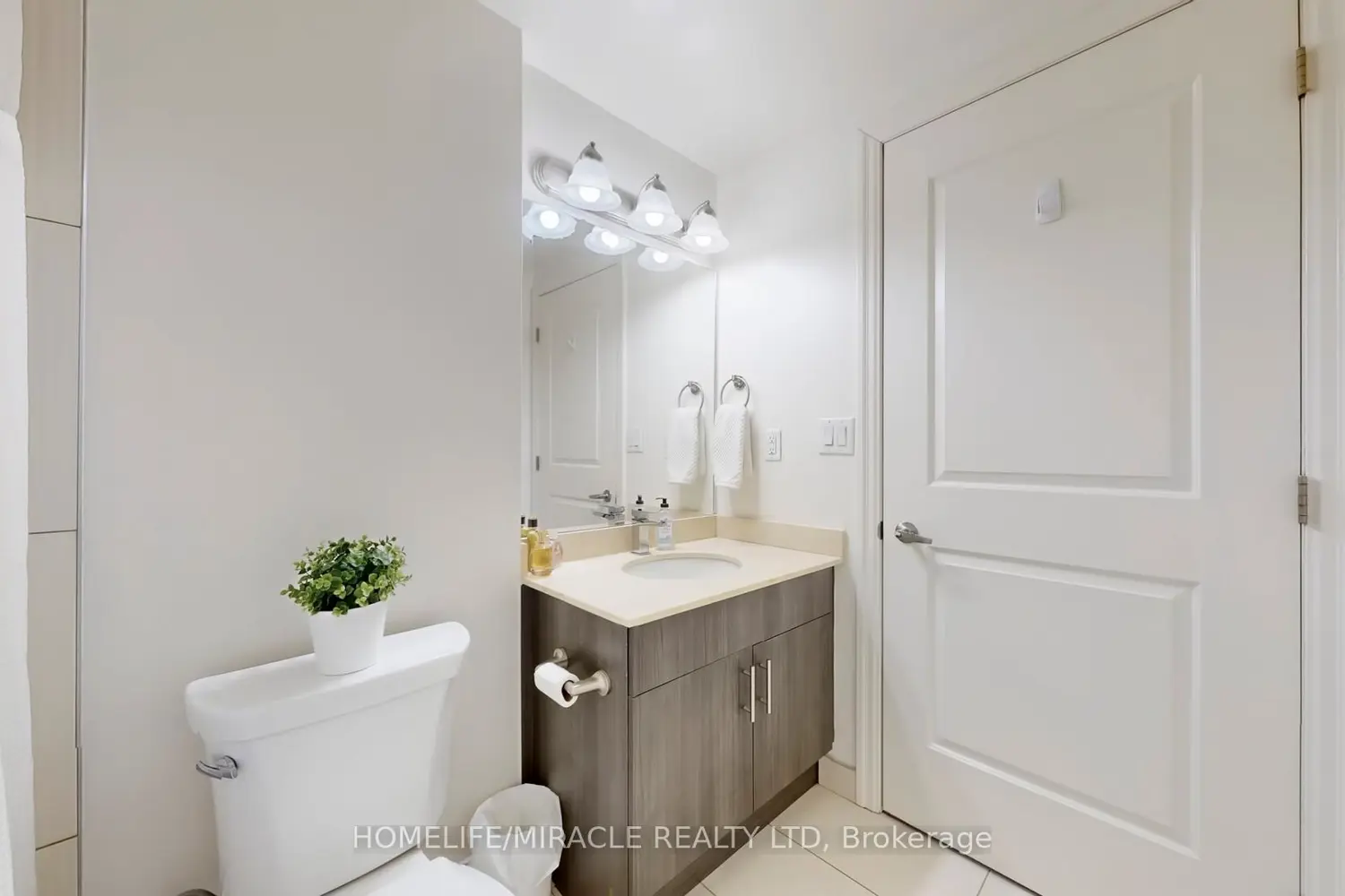 Additional image 5 of 560 North Service Road 607