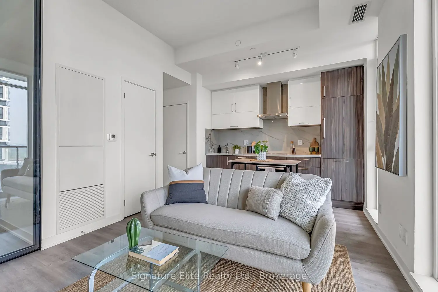 8119 Birchmount Road 1429 photo 5
