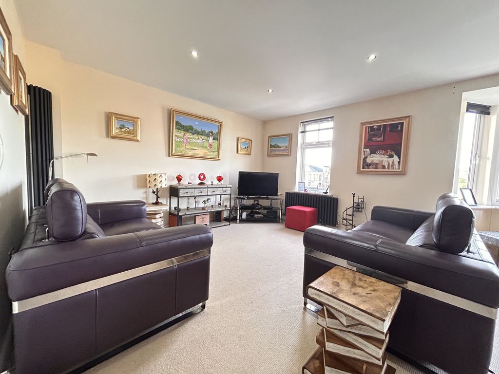3 bed flat for saleMonument Court, Durham, County Durham DH1 photo 2