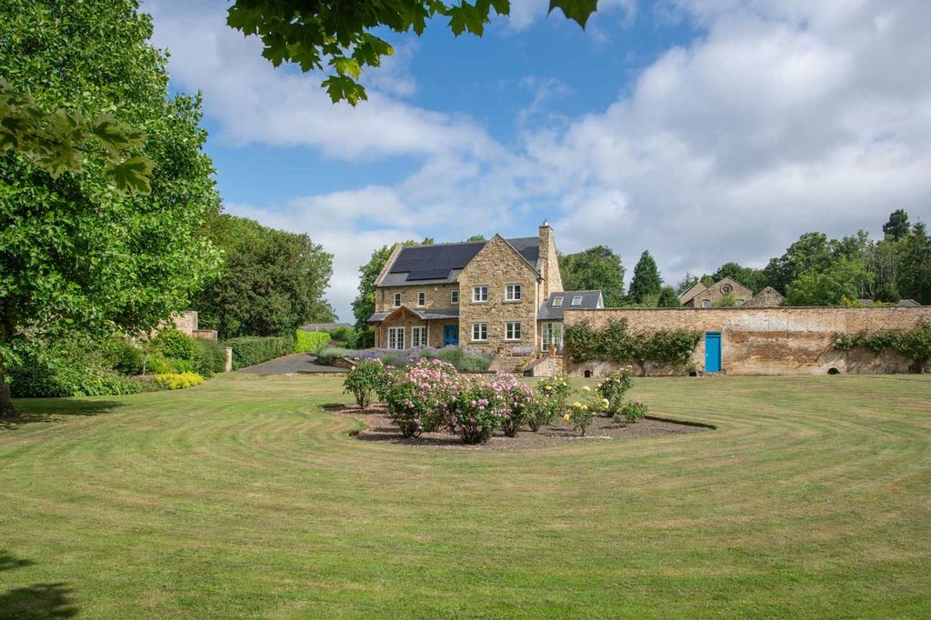 4 bed detached house for saleGarden Cottage, Holeyn Hall Road, Wylam, Northumberland NE41