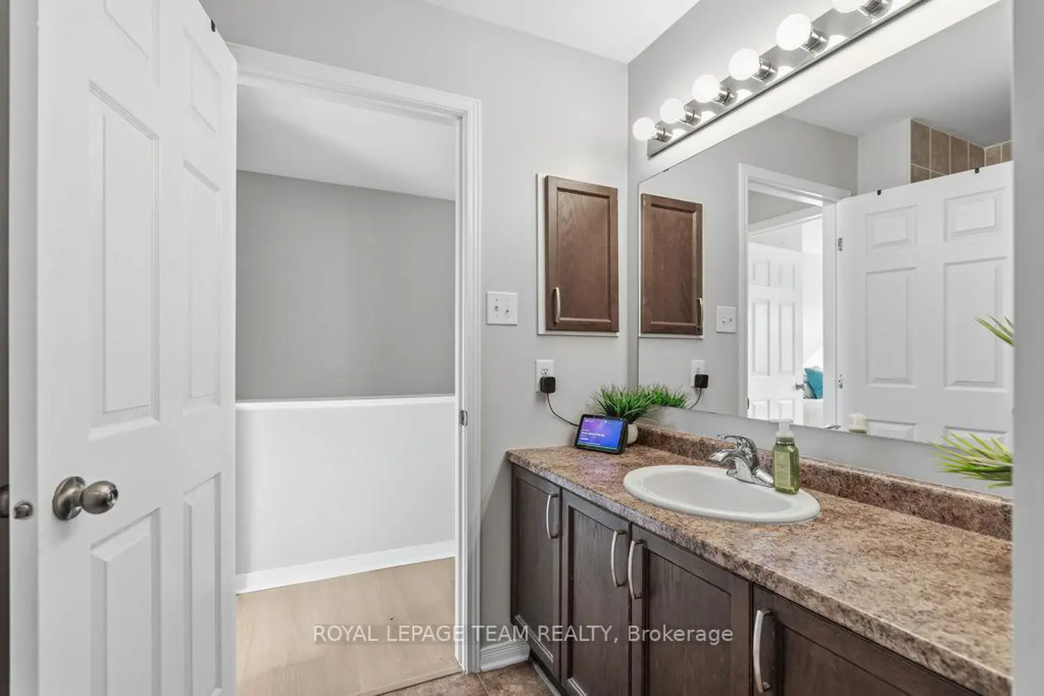 Additional image 20 of 402 Sadar Private