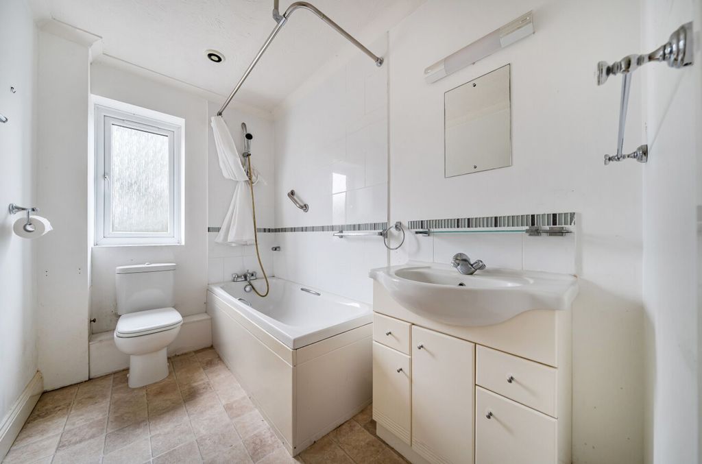 Additional image 14 of 3 bed flat for saleTudor Close, Chichester PO19