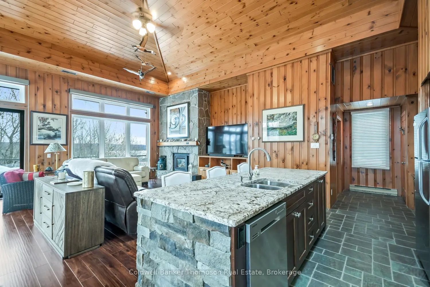 Additional image 3 of 22-301 Oakridge Deerhurst Drive