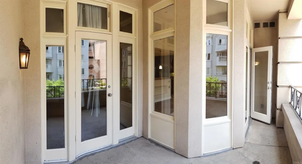 650 Columbia St Unit 211, San Diego, CA 92101