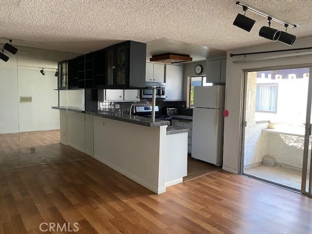 Additional image 9 of 18530 Hatteras Street Unit 218, Tarzana, CA 91356