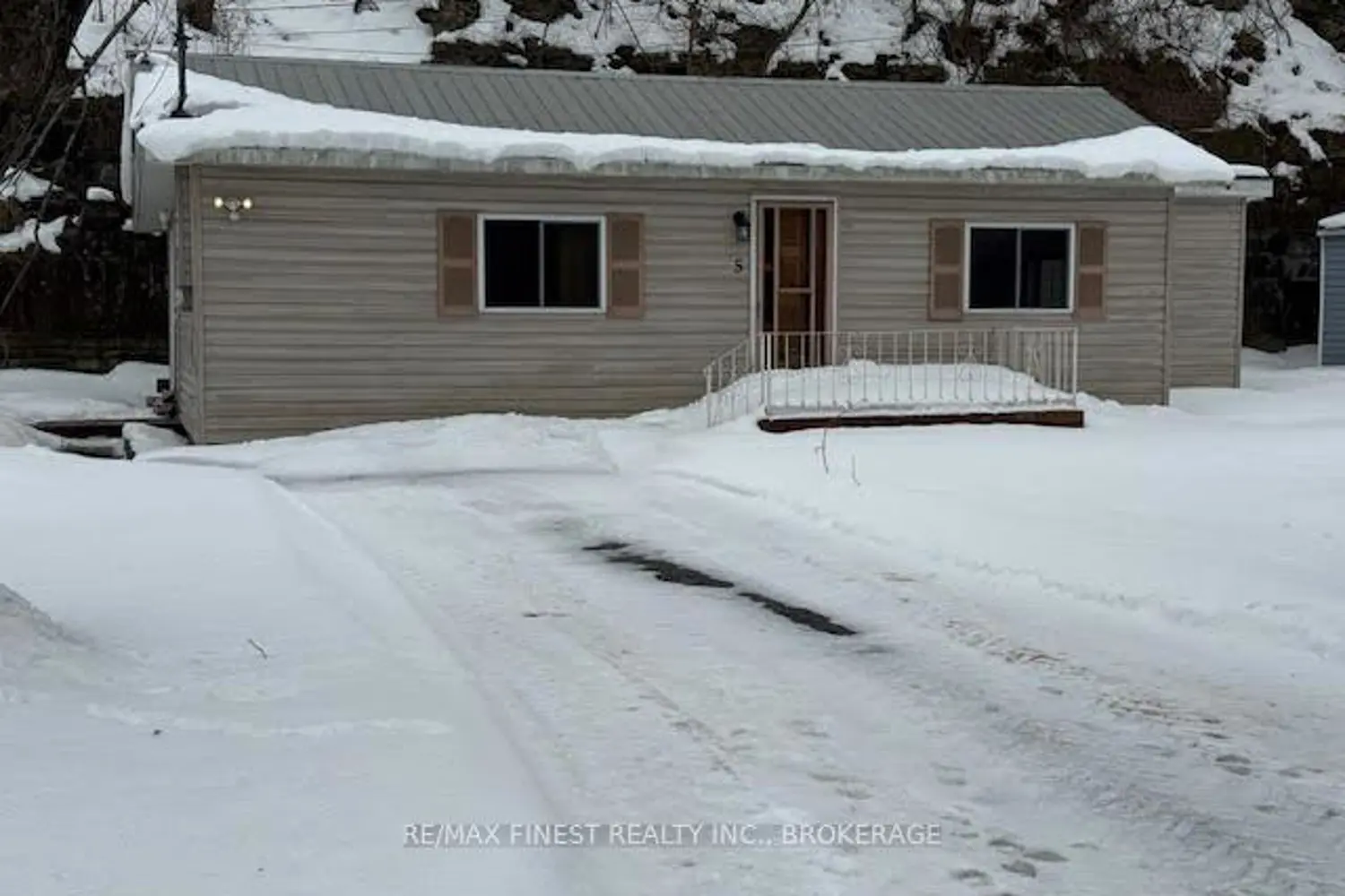 5 Pine Point Avenue photo 3