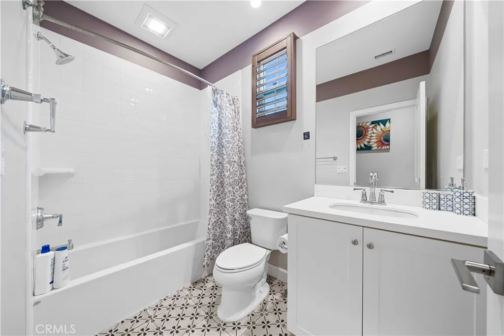 Additional image 31 of 114 Guinness, Irvine, CA 92620