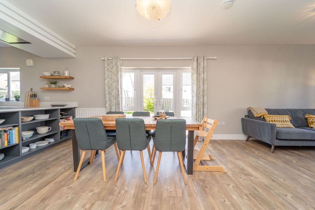 Additional image 4 of 5 bed detached house for sale26 West Cairn View, Murieston, Livingston EH54