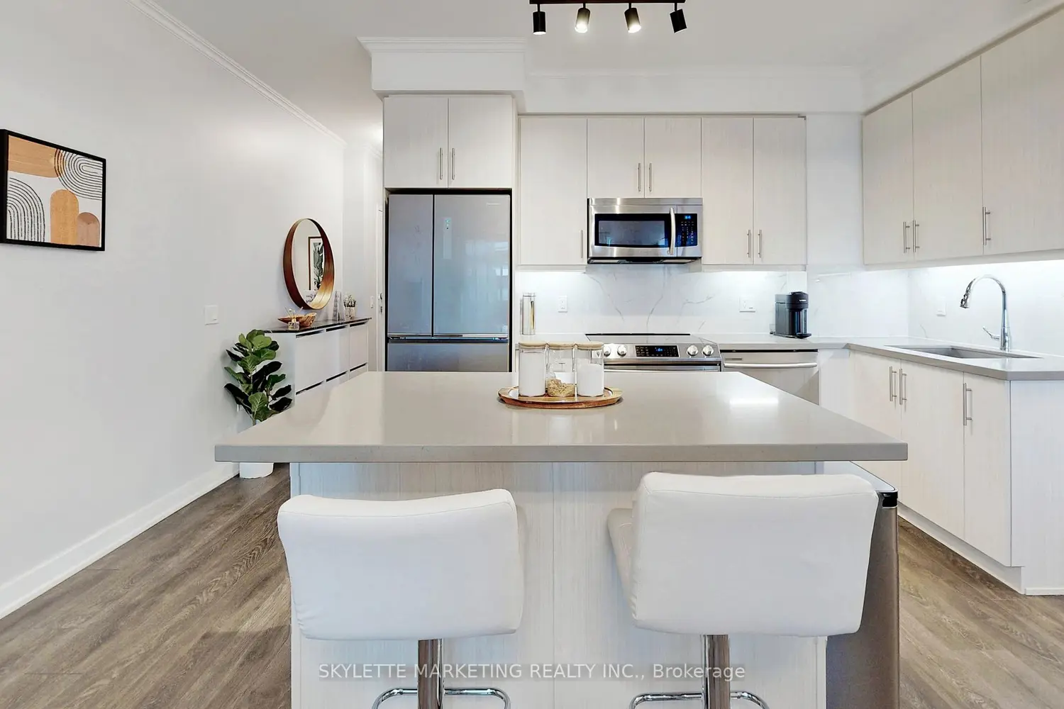 Additional image 10 of 75 Oneida Crescent 410