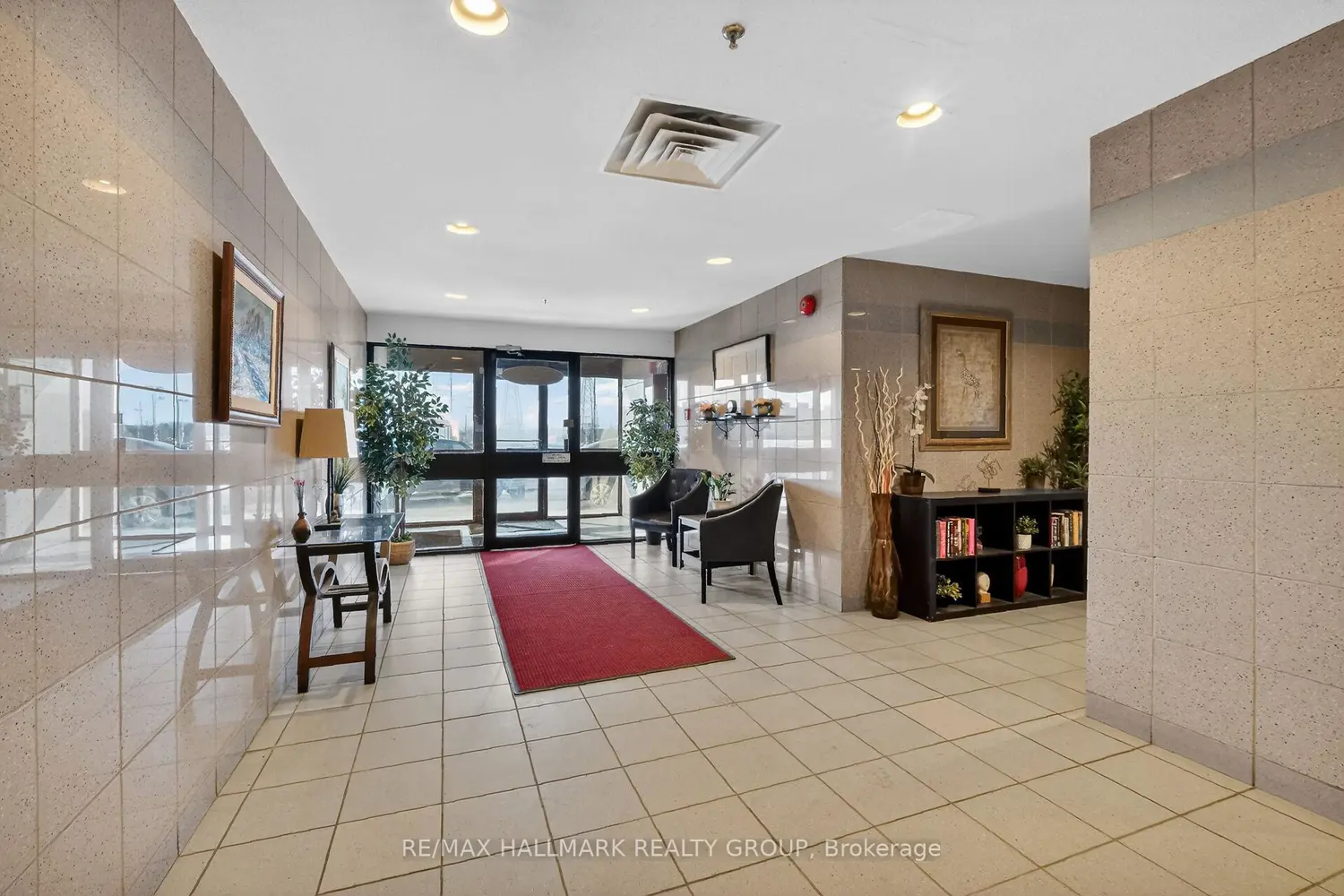 Additional image 19 of 2019 Bank Street 404